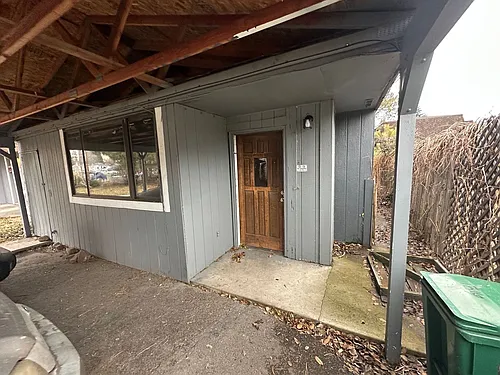 1316 Summers Ln Photo 1