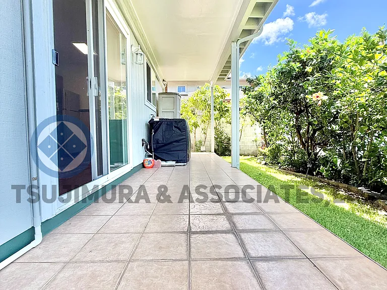 2323 E Manoa Rd — Photo 18