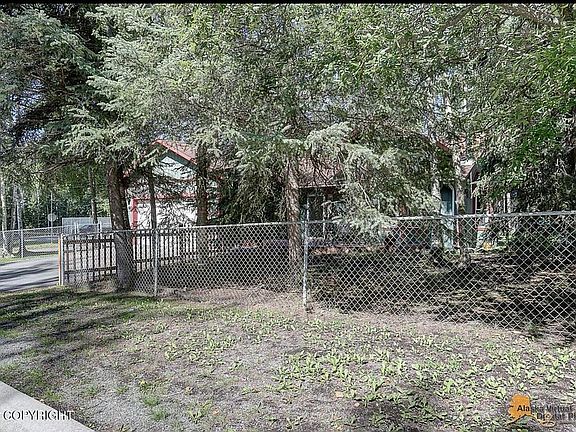 3rd image of 16807 Fire House Ln