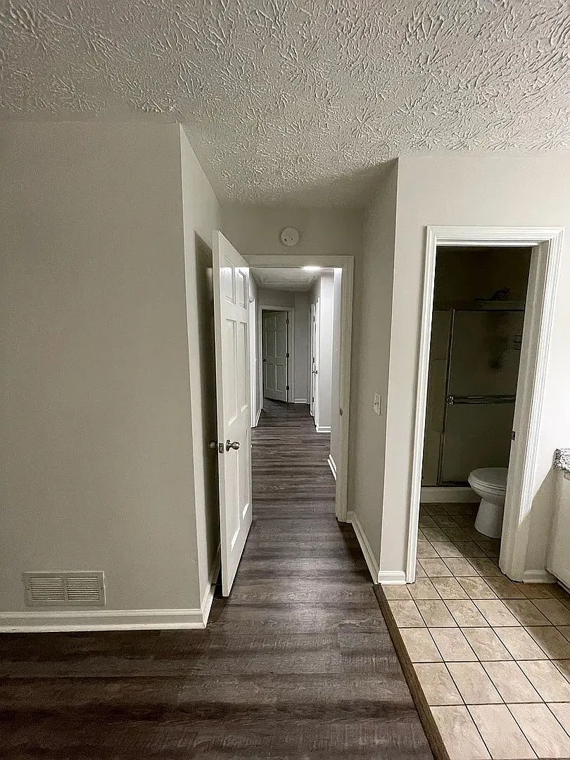 Room in 3 Bedroom Home in Kennesaw — Photo 4