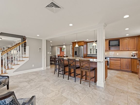 4th image of 18 Greystone Way