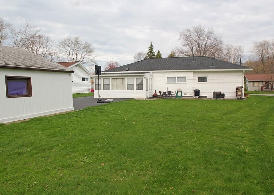 2nd image of 13 Forest Ave