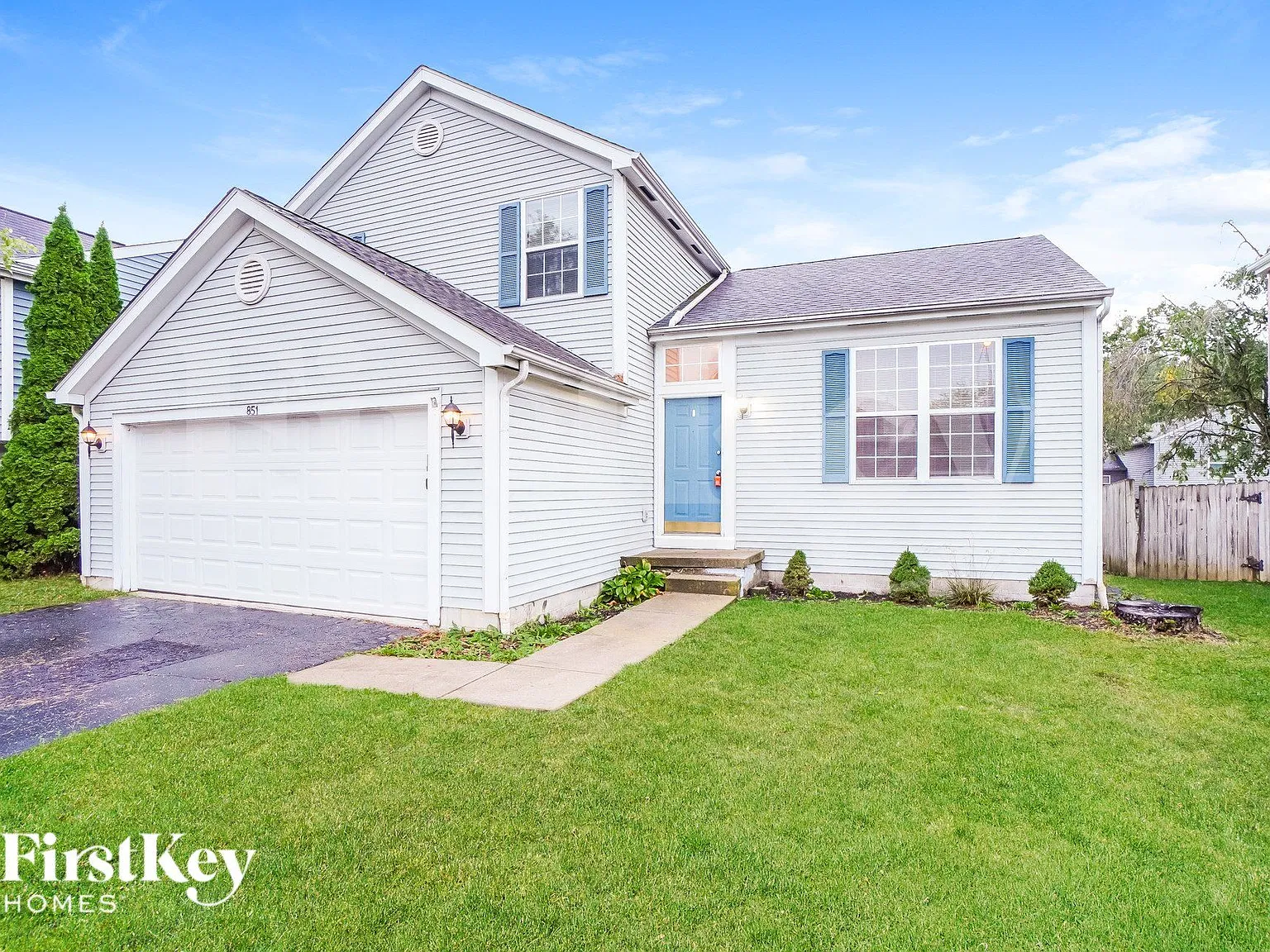 3 bed, 1.5 bath, 1956 sqft, $2,460 — Photo 2
