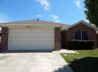 2829 Wakecrest Dr, Fort Worth, TX 76108