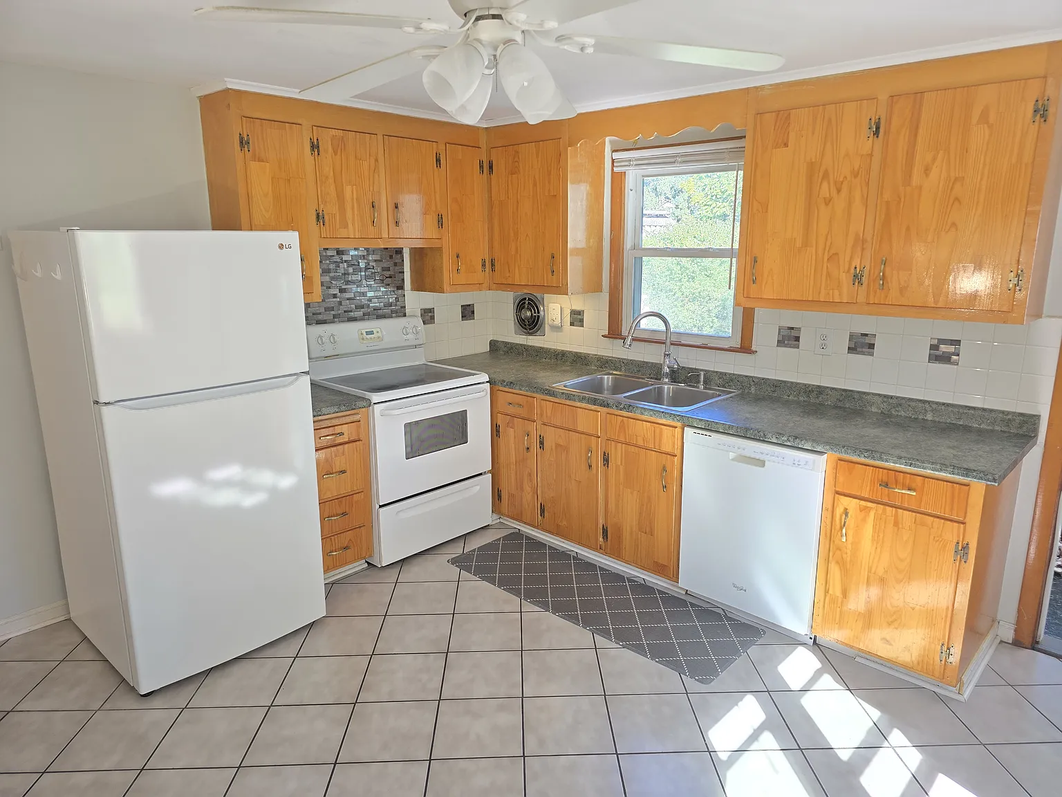176 Thorniley Street — Photo 2