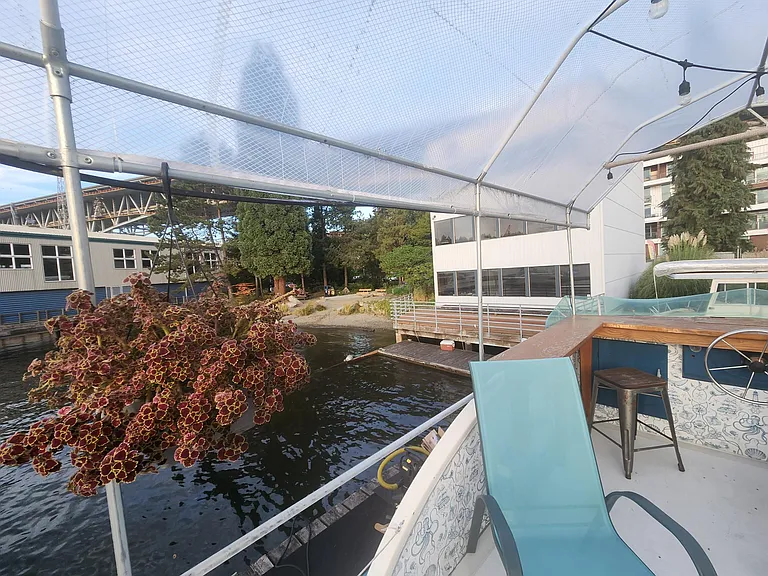 3141 Fairview Ave E — Photo 13