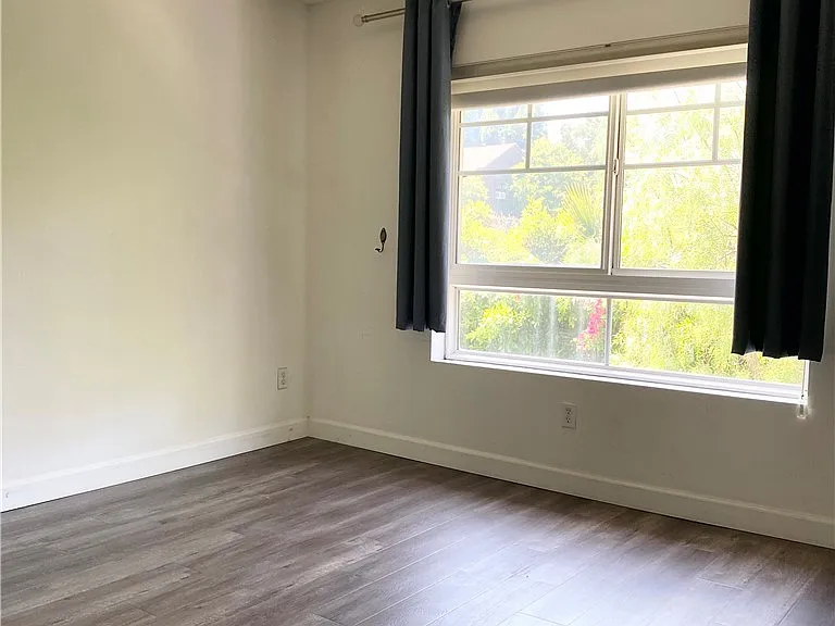 532 N Mariposa Ave #104 — Photo 13