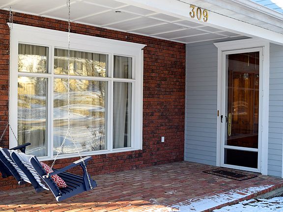3rd image of 309 E Kaskaskia St