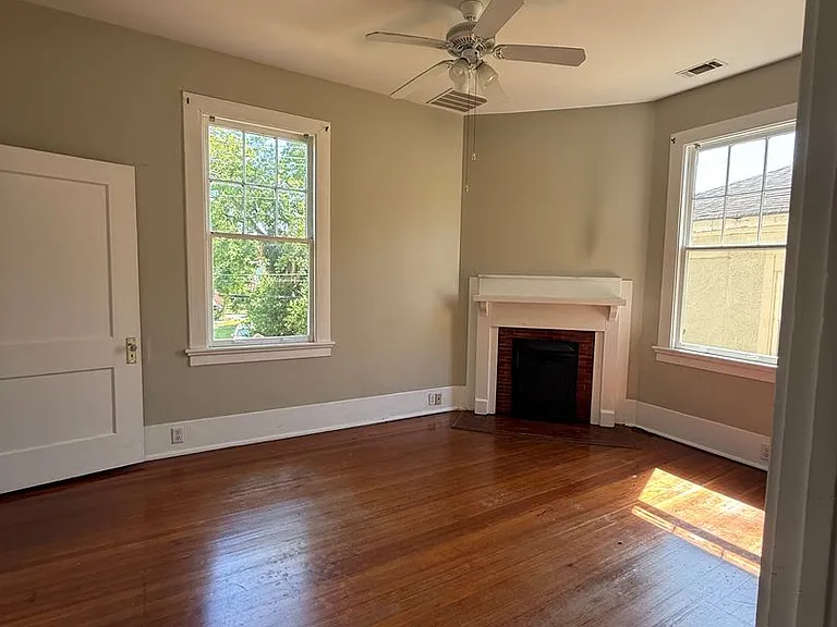 823 E Henry St #B — Photo 13