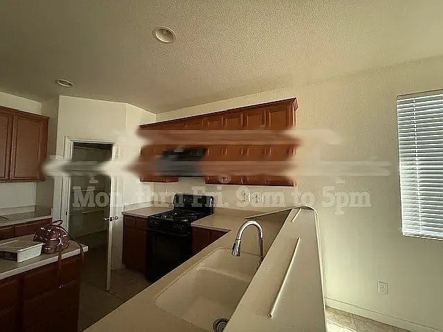 3675 Higgins Ave — Photo 4