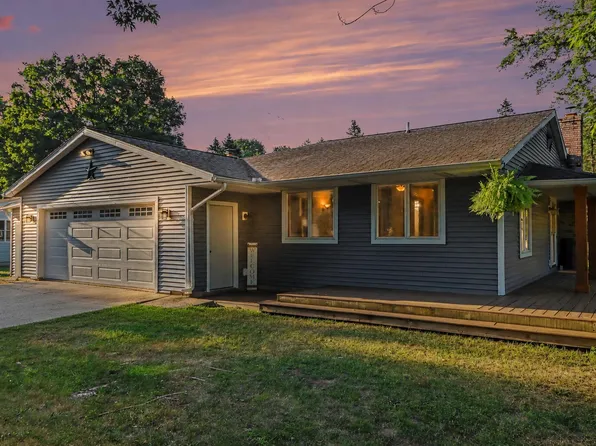 9990 N 16th St, Plainwell, MI 49080