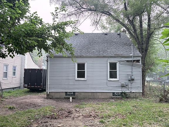 4th image of 18923 Fielding St