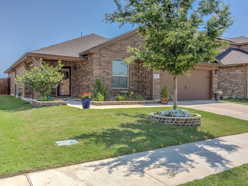 1st image of 256 Crowfoot Dr