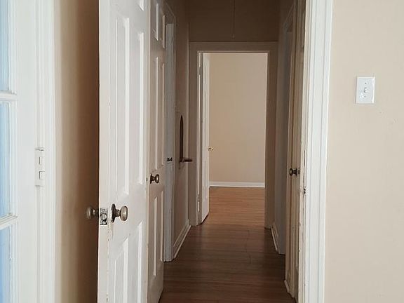 Hallway from Bed 1 to Bed 2