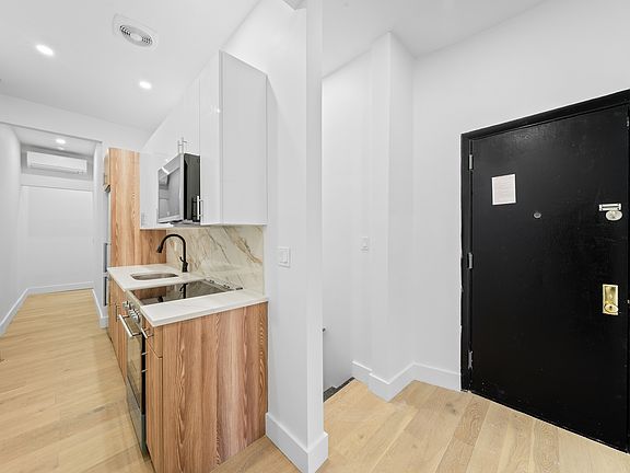 5th image of 367 Palmetto St APT 1L