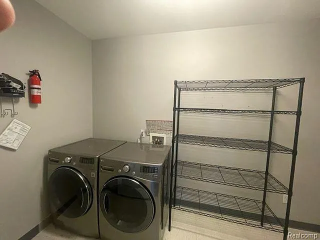 614 S Troy St #205 — Photo 30