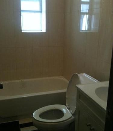3rd image of 1564 Lincoln Pl