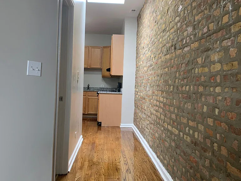 2833 W Warren Blvd #2 — Photo 5
