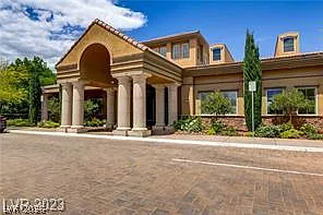 3 bed, 2.5 bath, 1873 sqft, $2,340 — Photo 2
