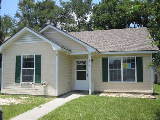 1st image of 202 Palmer Dr