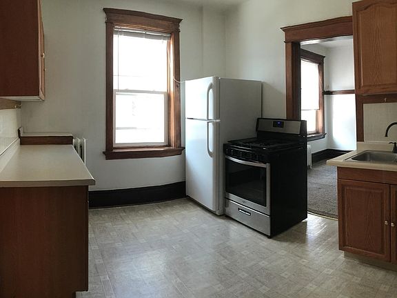 4th image of 423 N 1st Ave E #3