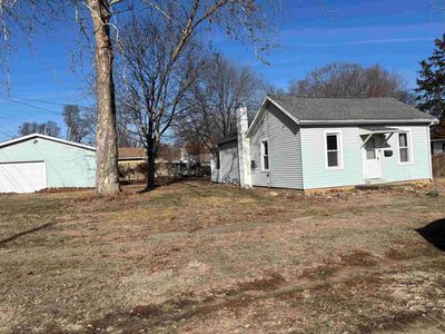 405 3rd St, Henry, IL, 61537