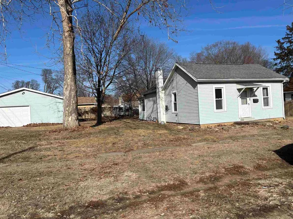 405 3rd St, Henry, IL 61537