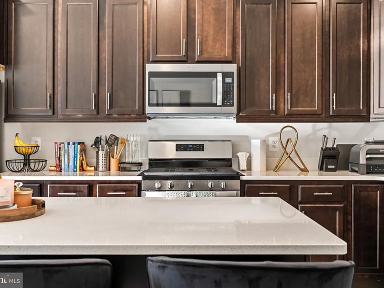 7709 Presidential Pkwy — Photo 3