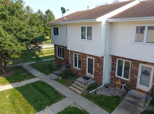 110 Holiday Cir #15, West Des Moines, IA 50265