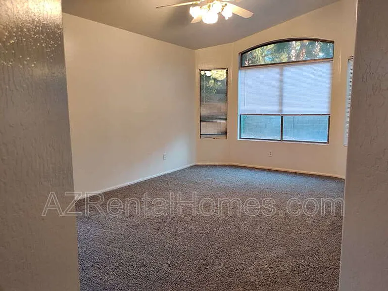 493 E Cantebria Dr — Photo 14