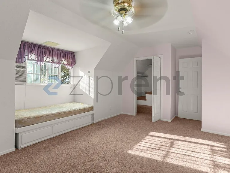 Upstairs Bedroom #2