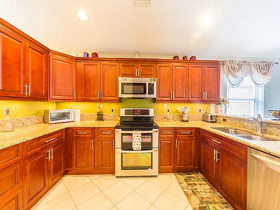 2nd image of 1026 Park Hill Dr