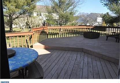 5th image of 22 Nassau Dr