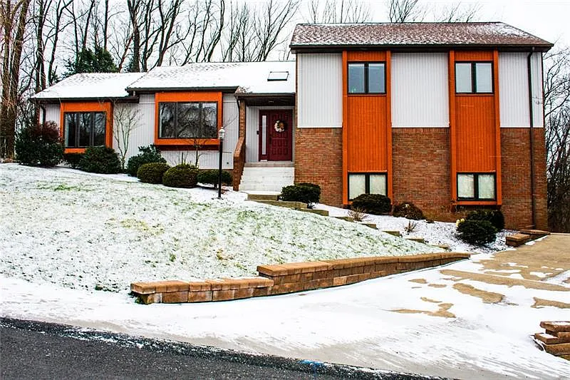 28 Renaissance Dr photo 1
