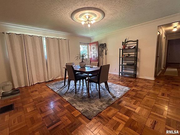 2nd image of 1000 W Cherry St