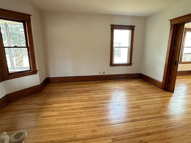 1608 Van Buren Ave — Photo 4