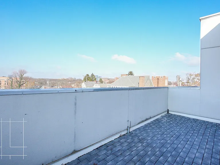 40 West — Photo 13