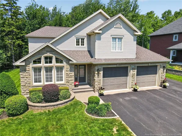 142 Golf St, Dieppe, NB E1A 8J6