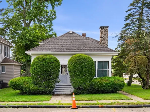 14 Smiley Ave, Haverhill, MA 01830