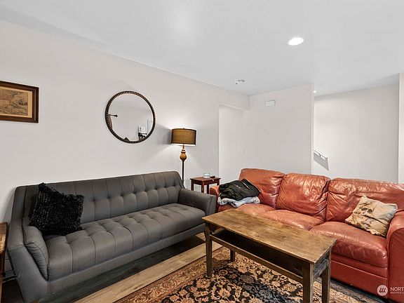 3rd image of 1061 N Alvin Court