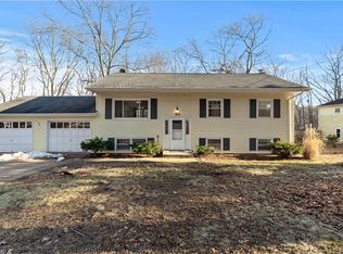 20 Hillwood Dr, Niantic, CT 06357