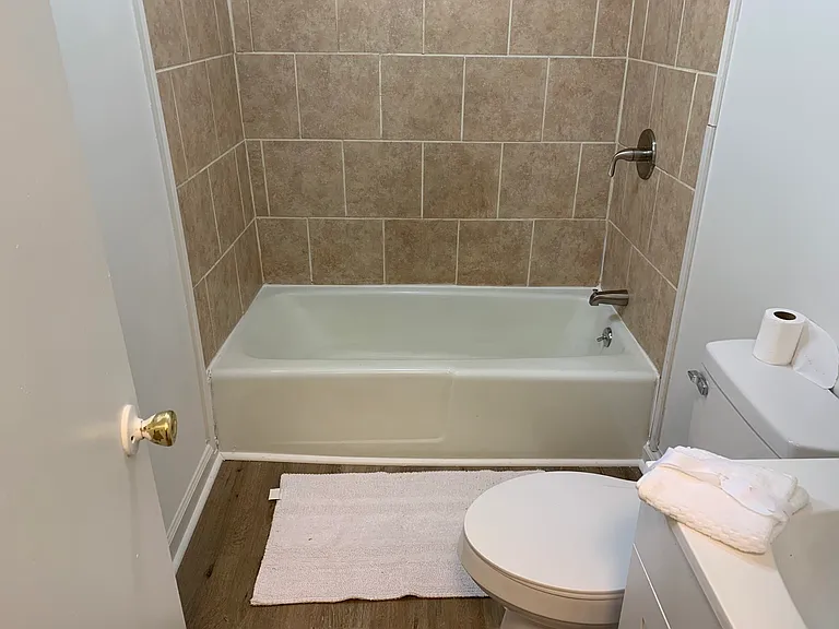 1719 E Cloaninger Ave #B — Photo 6
