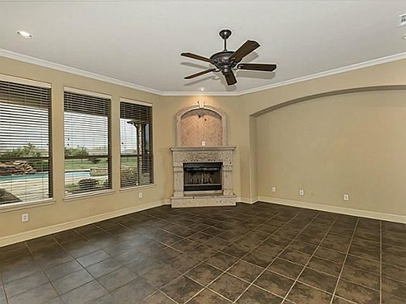 5th image of 14 Windsor Dr
