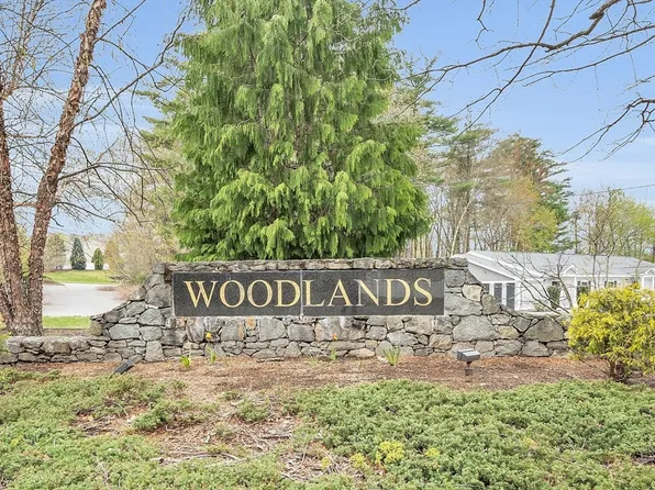 2312 Briarwood Vlg Unit 2312, Clinton, MA 01510