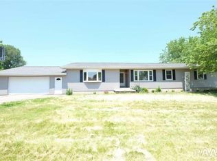 848 Prairie Hills Dr, Metamora, IL 61548