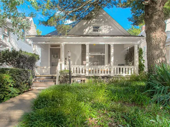 4217 Oak St, Kansas City, MO 64110