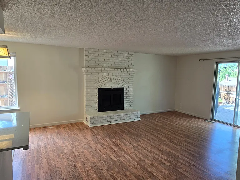 3973 Kentwood Ct — Photo 6