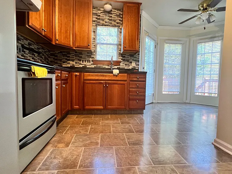 4622 Briarwood Dr — Photo 13