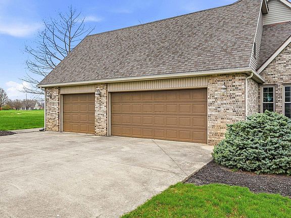 3rd image of 92 W Golf Brook Dr