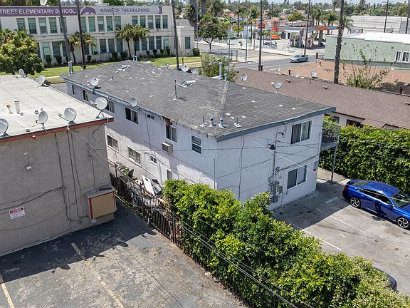 2nd image of 11116 S Figueroa St